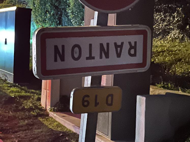 pancartes retournées on marche sur la tête fnsea ja