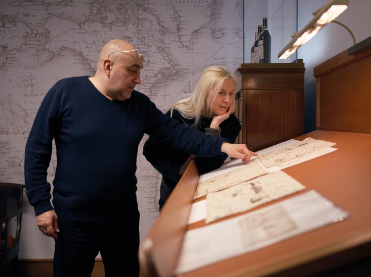 Florence Deygas et Olivier Kuntzel :  « Tout est parti des dessins de Richard Hennessy en 1765, sur ses buvards. il esquissait ses projets, des bateaux qu’il imaginait. Y figurent également certaines pensées politiques ou liées à son négoce. On y trouve l’impulsion de ce qu’est la Maison Hennessy aujourd’hui ».