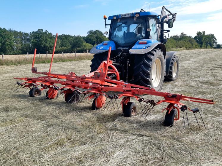 Foin, Deux-Sèvres, Nouvelle-Aquitaine, Agriculture, matériel, récolte