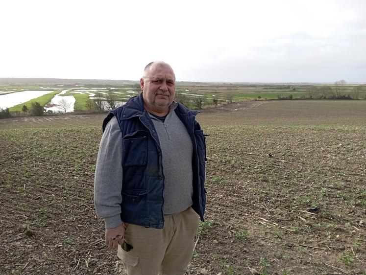 « Quand j’ai découvert ce projet, je n’ai pas dormi pendant une semaine », témoigne Frédéric Cannaud, ici sur le coteau surplombant le marais qu’il entretient et cultive.