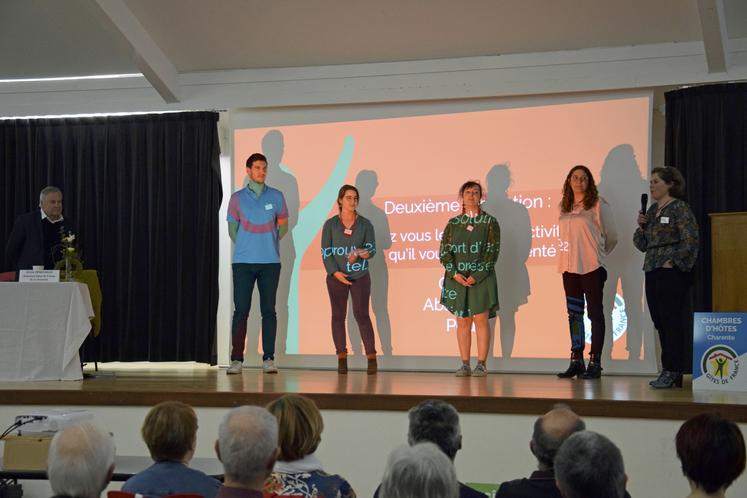 La directrice des Gîtes de France en Charente, Annie Denechaud (à droite), a salué son équipe : Maxime Bareau, Marie-Pia Boutin, Charlotte Debodinance, Claire Sansonnet-Cierzniewski.