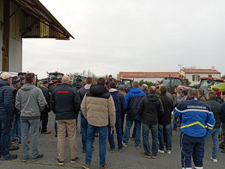Le rassemblement des agriculteurs du nord du département, à Nuaillé-d'Aunis.