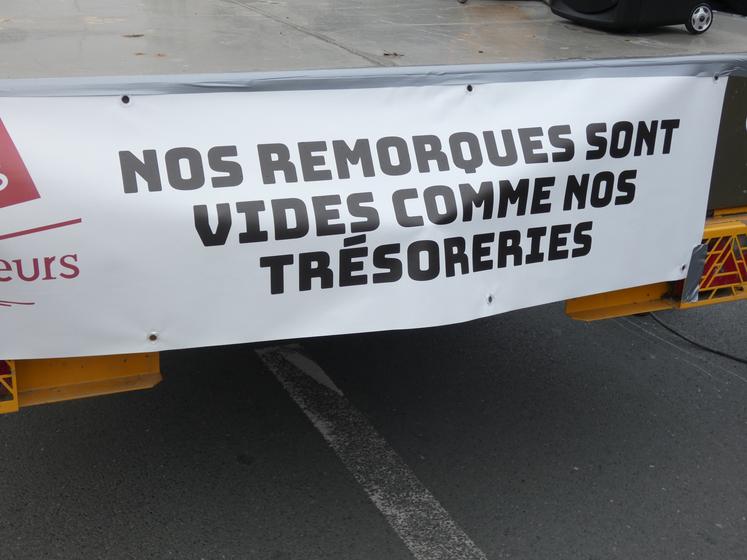De nombreux slogans agricoles ont été affichés.