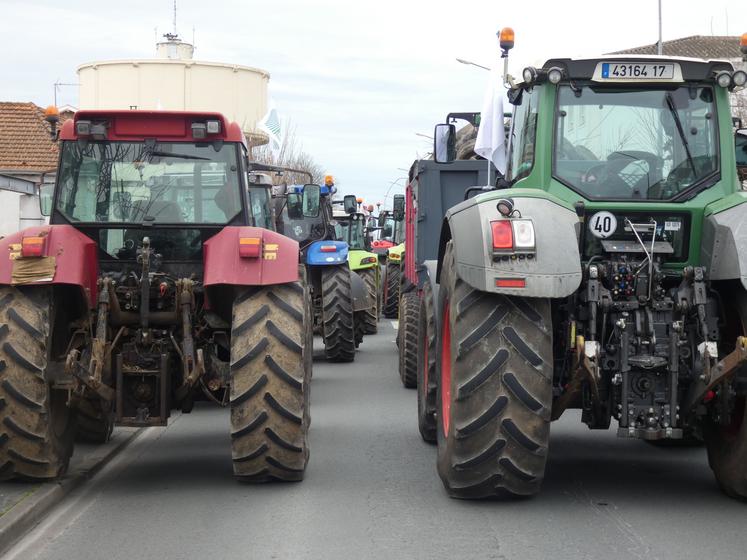 Les organisateurs annoncent environ 150 tracteurs et 350 manifestants.