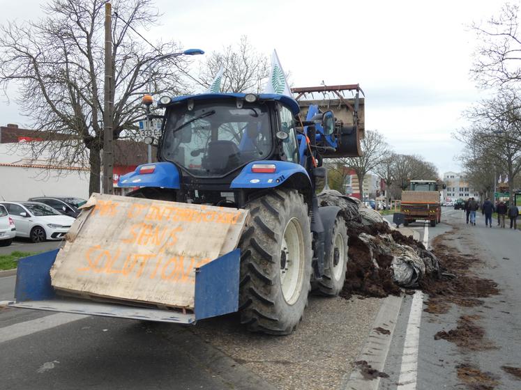 De nombreux slogans agricoles ont été affichés.