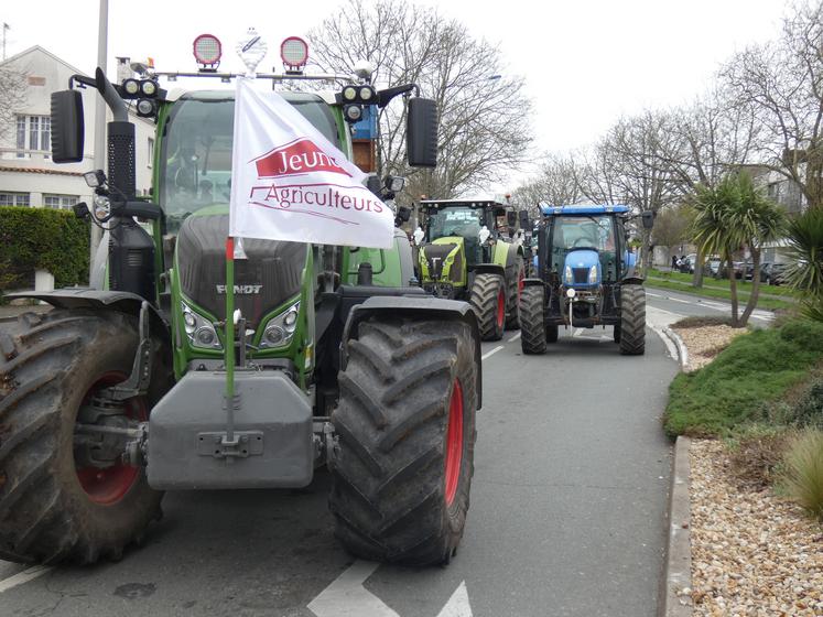 Les organisateurs annoncent environ 150 tracteurs et 350 manifestants.