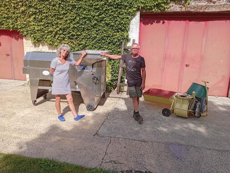 Marie-Agnès et Éric Cartaud ont entamé les vendanges cette semaine avec un matériel soigneusement préparé pour l'occasion.