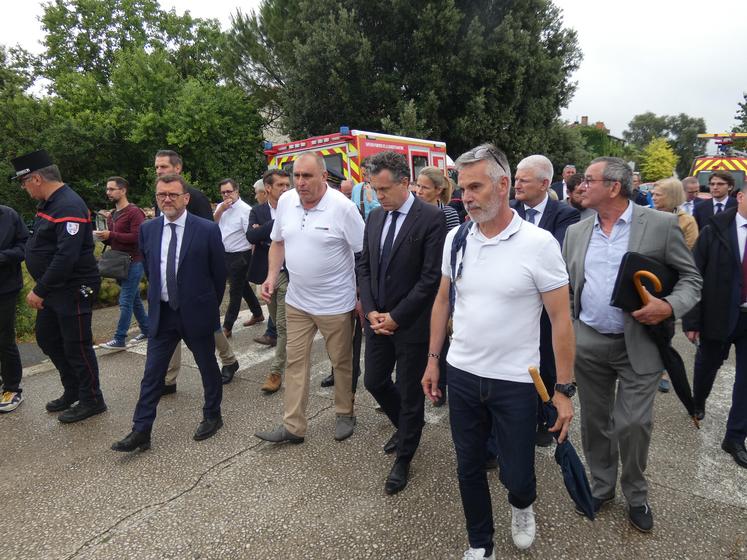 Les ministres Olivier Klein et Christophe Béchu sont venus constater les dégâts à La Laigne et Mauzé-sur-le-Mignon.