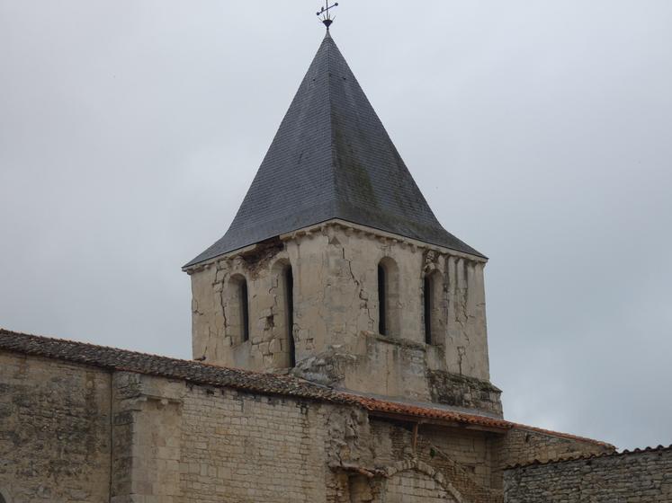 Le clocher de l'église St-Gérard menace de s'effrondrer. 