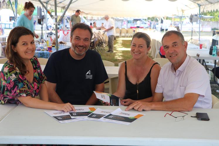 Pensez Local 16 est géré et administré par les services de la Chambre d’Agriculture de la Charente. C’est la première fois qu’une chambre consulaire déploie un site de cette envergure à l’intention des producteurs.