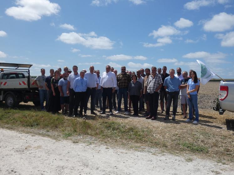 Élus syndicaux et représentants des organisations professionnelles agricoles sont venus nombreux pour rencontrer le président de la FNSEA.