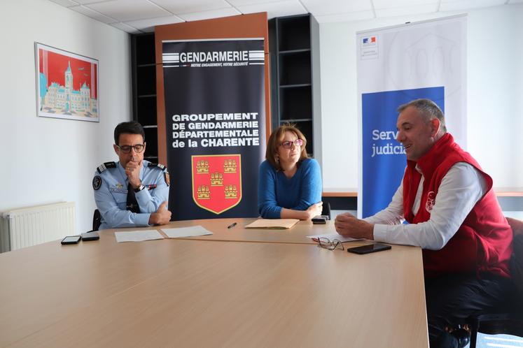 Le colonel Pierre-Henri Crémieux, commandant du Groupement de gendarmerie de la Charente, la procureure de la République Stéphanie Aouine et Christian Daniau, président de la Chambre d’agriculture.