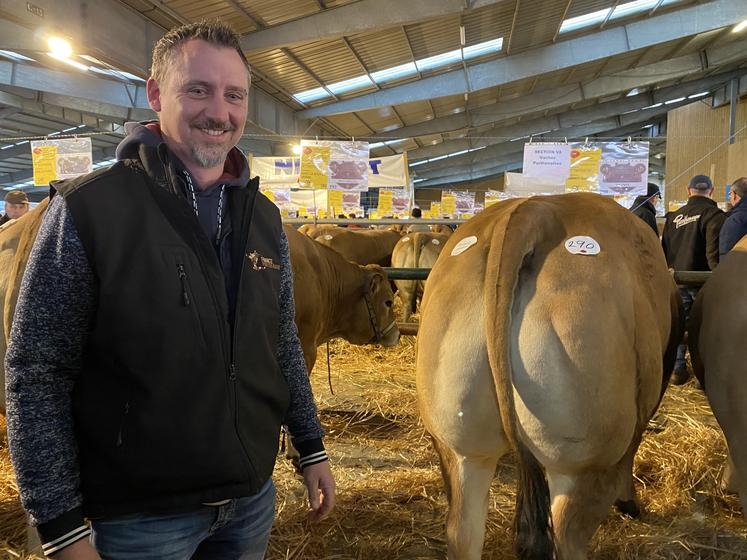 Gaël Aminot, éleveur de Parthenaises à Noirterre, avait inscrit une vache cette année, encouragé par les prix attractifs pratiqués lors de la vente 2022.