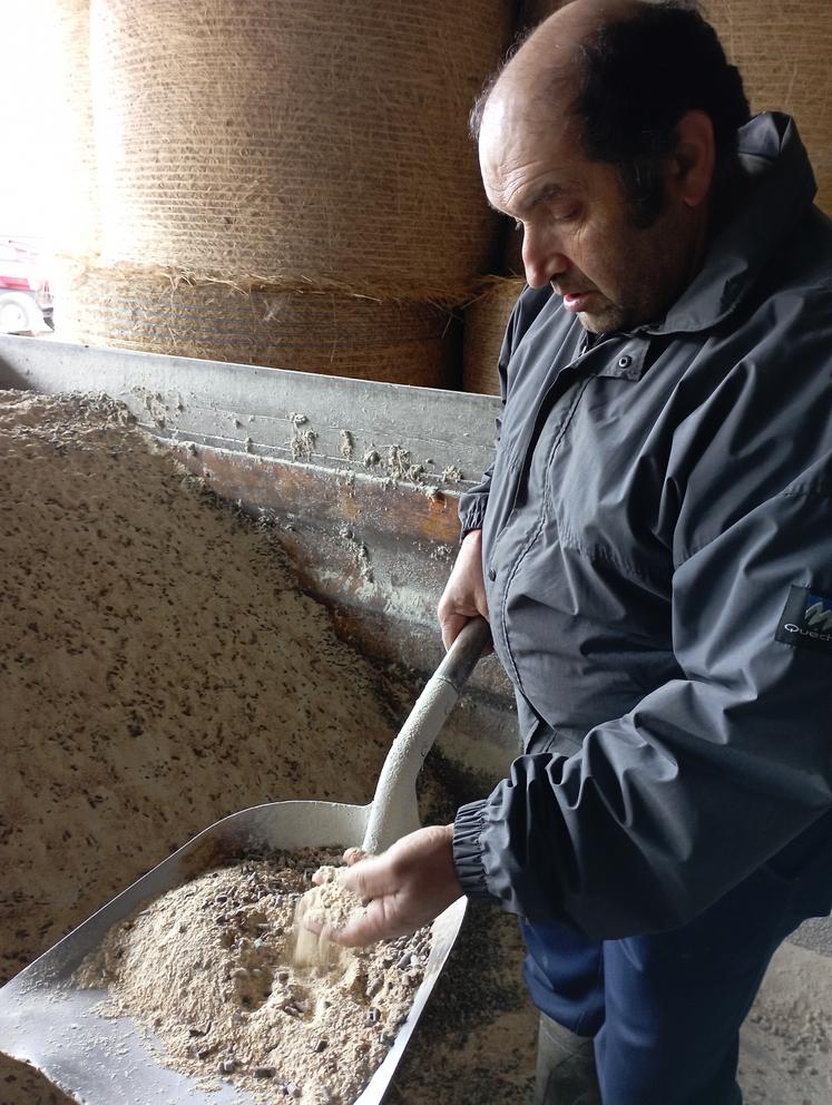 Thierry Pommier, éleveur de bovins viande à Cabariot (17), a fait évoluer l'alimentation de son cheptel.