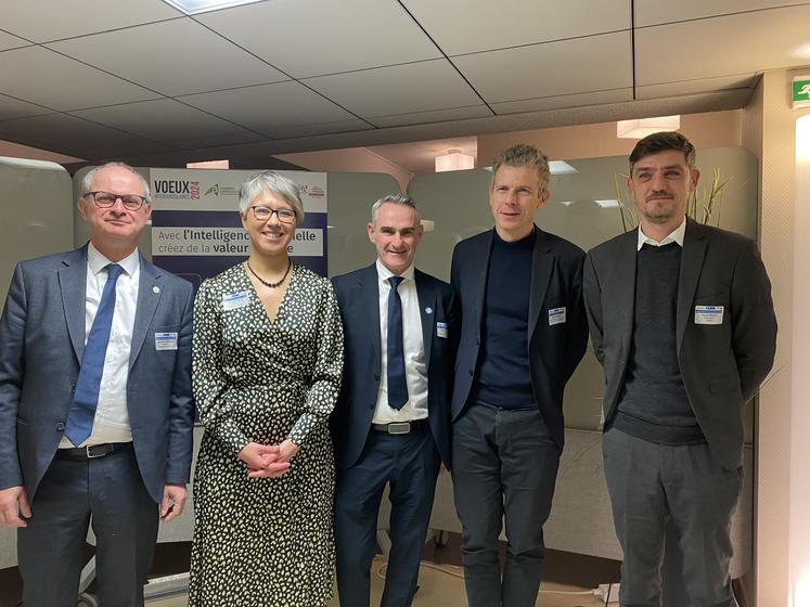 Les présidents des chambres consulaires des Deux-Sèvres, Jean-Marc Renaudeau (agriculture), Christelle Abatut (commerce et industrie) et Sébastien Kugler (métiers et artisanat NA) ont présenté leurs vœux aux professionnels, en introduction des conférences de Gilles Babinet et Xavier Marzec, experts de l'intelligence artificielle.