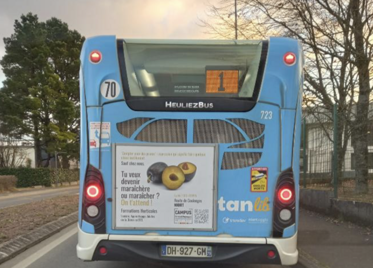 Campagne de com' sur les bus niortais sur les formations maraîchage (2023).