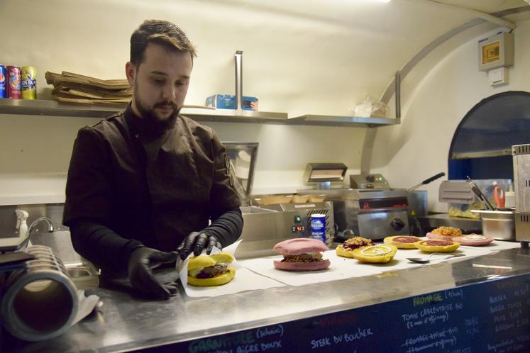 Jason Morisson installe son food-truck quatre soirs chaque semaine à Claix, Champniers, Soyaux et Linars.