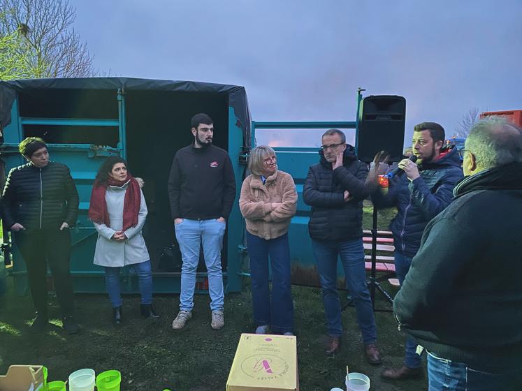 François Caillaud, gérant de l'entreprise Soboviandes (grossiste sur Bressuire), a réaffirmé sa volonté de faire de l'ultra-local, mais sa difficulté du fait des prix et des lois complexes sur les appels d'offres.