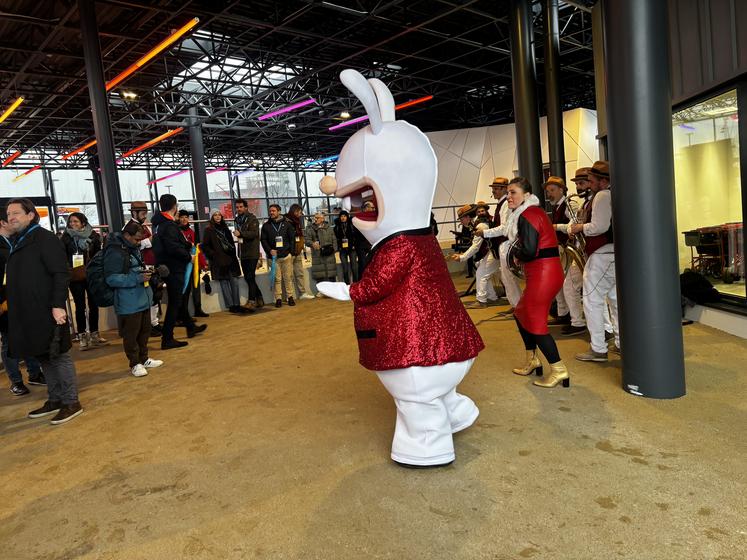 Lapins Crétins et musiciens accueillaient ce samedi les premiers visiteurs de la 38e saison du Futuroscope.