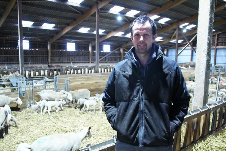 "Ce qui me ronge le plus le matin, c'est de m'assurer que je vais bien pouvoir régler telle ou telle facture", confie Sébastien Martin.