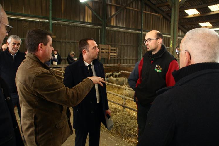 Le préfet a échangé avec des éleveurs du sud Vienne.