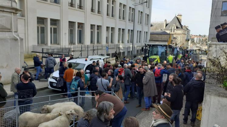 Le mercredi 14 février, le rendez-vous était donné devant la Draaf de Poitiers.