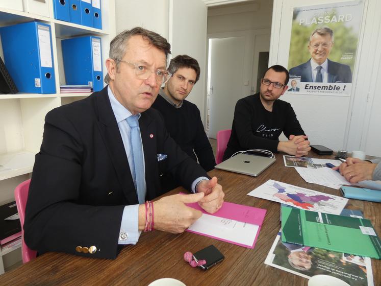 Aux côtés de ses assistants parlementaires Thomas Lafarie et Kévin Baudy, Christophe Plassard a présenté un premier bilan de son action parlementaire.