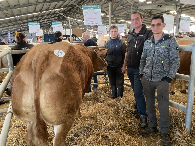 Entre son stagiaire Matis Brachet et son salarié Gabriel Trichard, Guillaume Auzanneau, installé depuis trois ans et non coutumier du concours, présentait une Limousine au bon potentiel.