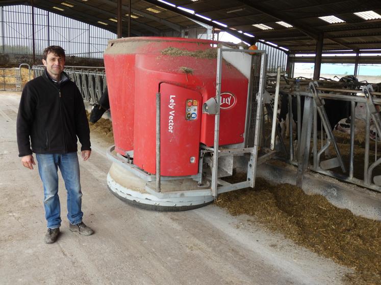 Le passage au robot d'alimentation a nécessité des mois de rodage, mais Damien Ouvrard est aujourd'hui plutôt satisfait de son choix.