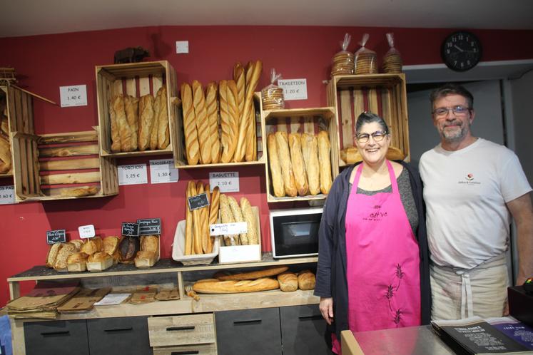 Sonia et Pascal Coussot ont repris la boulangerie de La Chapelle-Viviers en novembre dernier. Le principe de la boulangerie communale leur a permis d'éviter des investissements trop importants.