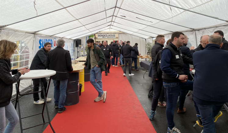 Pour la deuxième édition de ce rendez-vous des éleveurs, le salon se tenait sous 500 m2 de tivoli.