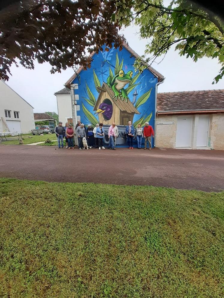 Après la marche organisée par le comité des fêtes, le lieu de rencontre est le café associatif de Saint-Léomer.