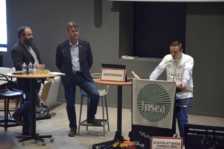 Jean-Bernard Sallat, Hervé Lapie et Yohann Guédon lors de l'assemblée générale de la FNSEA 16, le vendredi 12 avril 2024 à Soyaux.