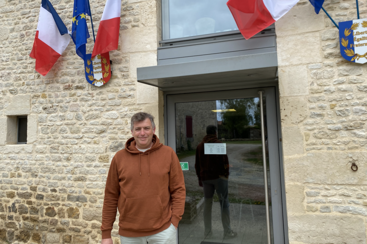 Jean-François Renoux, maire d'Azay-le-Brûlé, a pris le parti d'opter pour une énergie renouvelable qui assure un débouché durable pour les agriculteurs.