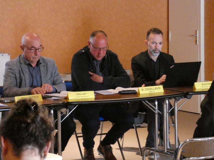 Romuald Couillaud (ici entouré par Gilles Gay du Conseil départemental et Boris Ollivier de la DDPP 17) a salué les bons résultats sanitaires du département.