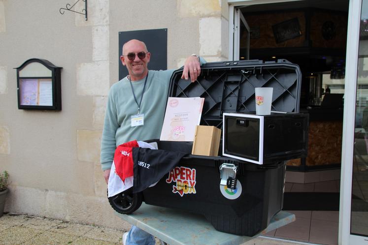 Xavier Delannoy installe l'aperibox, l'escape game des bons vivants dans la Vienne.