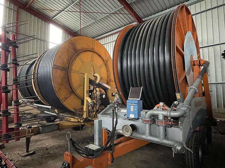 Chacune des rampes est tractée par un enrouleur de 750 mètres.