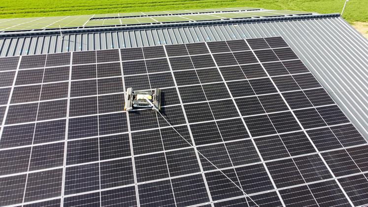 Le robot proposé en prestation est le Solar Cleano F1.