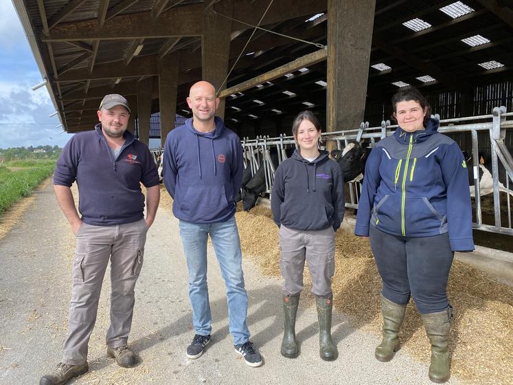 Lionel Simon (2e à gauche), entouré de ses salariés : Dylan Jaulin, Flavie Gourbault, Floriane Cousineau.