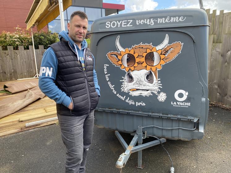 Quitte à nourrir les gens, Émilien Gaboriaud, gérant du restaurant, souhaite le faire avec des produits qui révèlent
un savoir-faire. Local, c'est encore mieux.