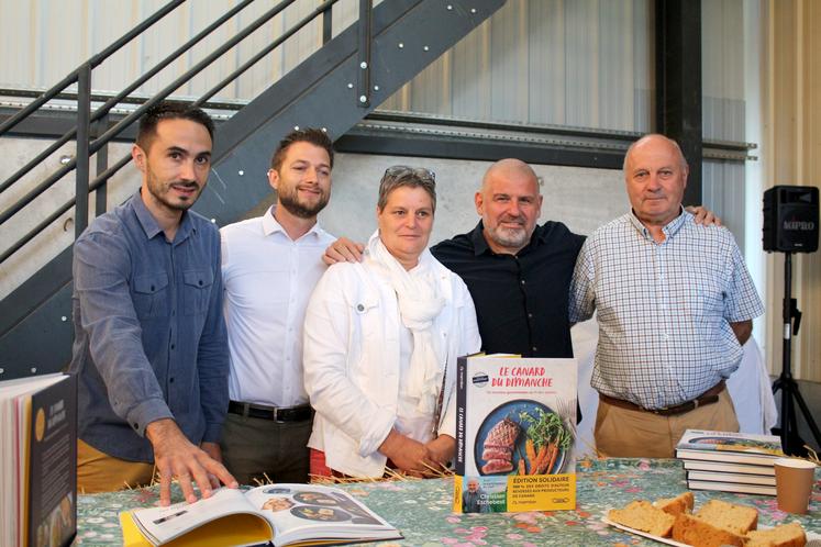 L'ouvrage culinaire a été présenté sur l'exploitation de la famille Junca, éleveurs de canards depuis huit générations et adhérents de la coopérative Euralis.
