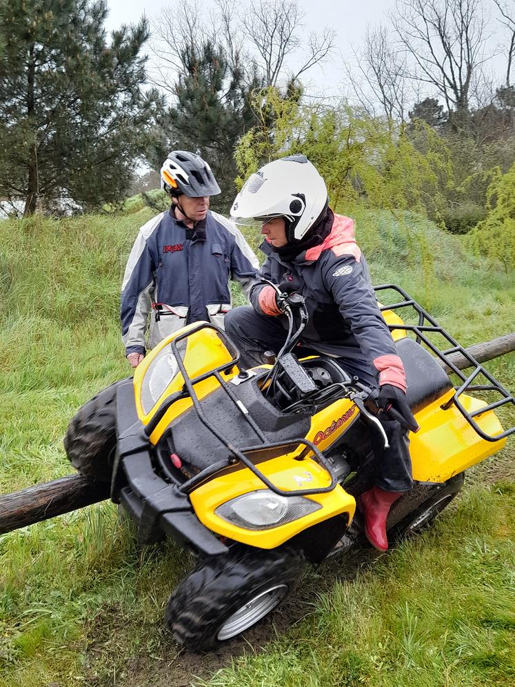 Lors de cette journée de formation, un test d'équilibre a permis de prendre conscience des limites du quad.