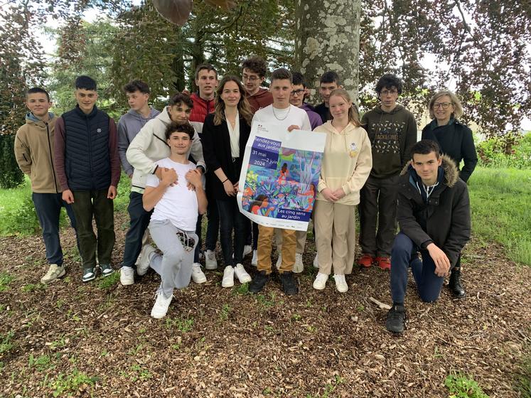 Les élèves de la classe de Première bac pro aménagements paysagers se sont mobilisés pour cette opération. 