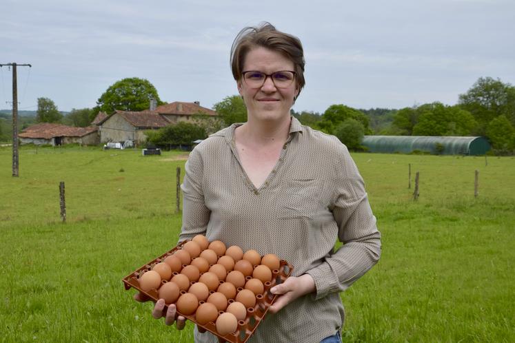 Delphine Moreau vend ses œufs en direct à la ferme (le jeudi de 17 heures à 18h30, le samedi de 10 à 11 heures), sur les marchés (Chabanais le jeudi, Montbron le vendredi, Chassenon le premier dimanche de chaque mois), dans des magasins de producteurs (Rochechouart) et à la Minute locale de Pressignac.
