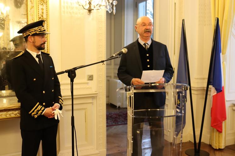 Très prolixe, Thierry Landré nous permet de mieux appréhender cette mission. Il a simplement oublié de dire que dernièrement le Préfet l’a médaillé pour ses 25 ans dans l’ordre des Lieutenants de louveterie !