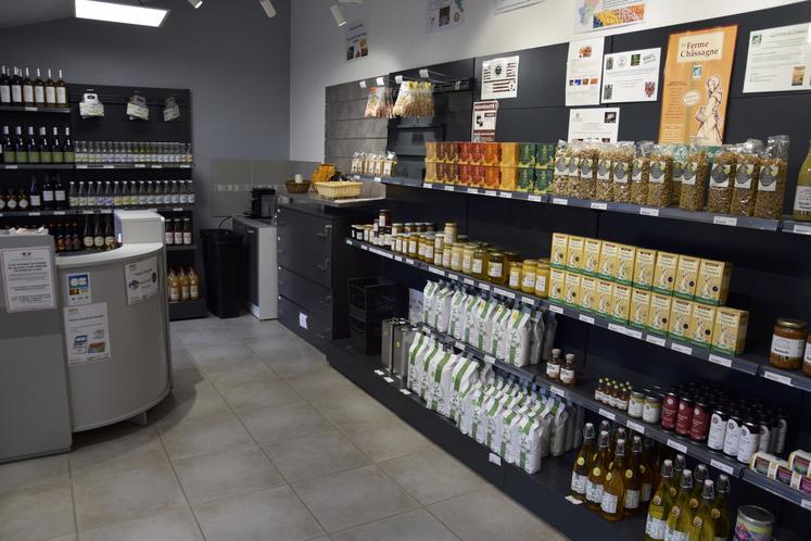 Ouvert au public le mercredi matin, le magasin pédagogique de la MFR permet aux élèves de s'entraîner.