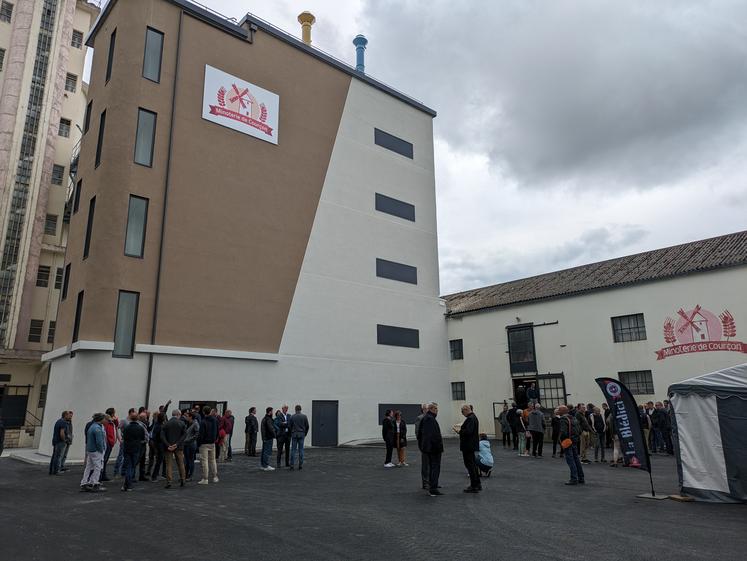 Ce nouveau moulin représente un investissement de l'ordre de 8 millions d'euros, pour lesquels la coopérative a notamment bénéficié d'une subvention du Conseil régional à hauteur de 700 000 euros.