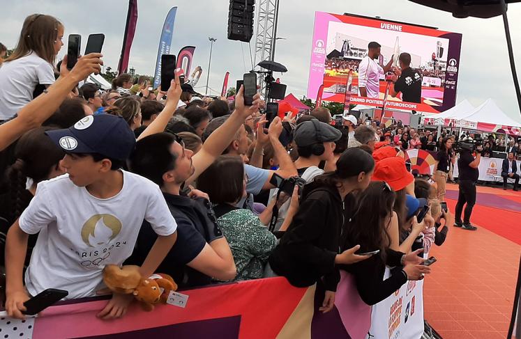 C'est à l'Arena que se situait le village étape célébration.