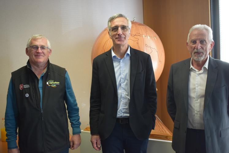 De gauche à droite, Bruno Millet, commissaire général du SANA, Luc Servant, président du SANA, et Jean-Pierre Raynaud, vice-président du conseil régional en charge de l'agriculture.