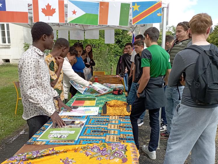 Le village international était l’occasion d’une rencontre entre cultures.